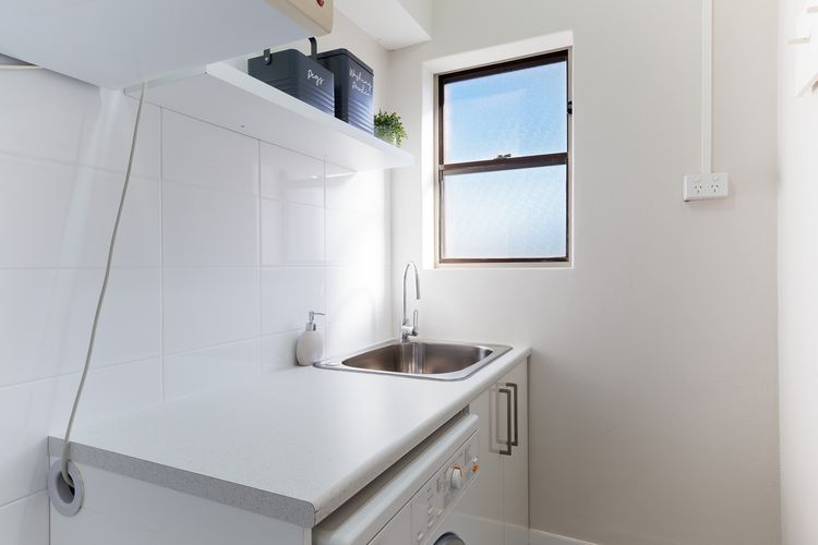 Intrepid, 1/3 Intrepid Close – Amazing views of Shoal Bay, only 100m from the Beach