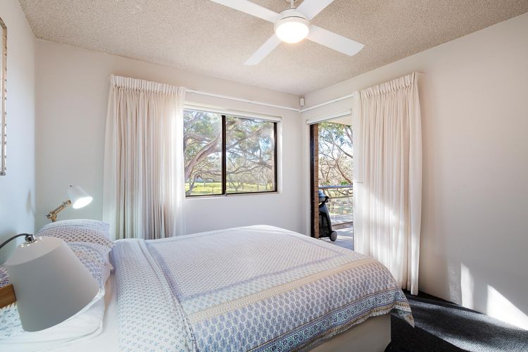 Intrepid, 1/3 Intrepid Close – Amazing views of Shoal Bay, only 100m from the Beach