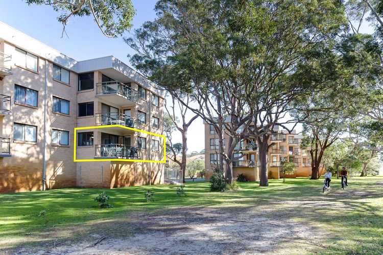 Intrepid, 1/3 Intrepid Close – Amazing views of Shoal Bay, only 100m from the Beach