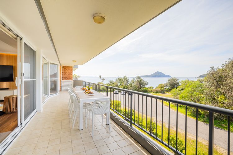 Albacore, 5  12-14 Ondine Close – waterfront, pool, lift & views