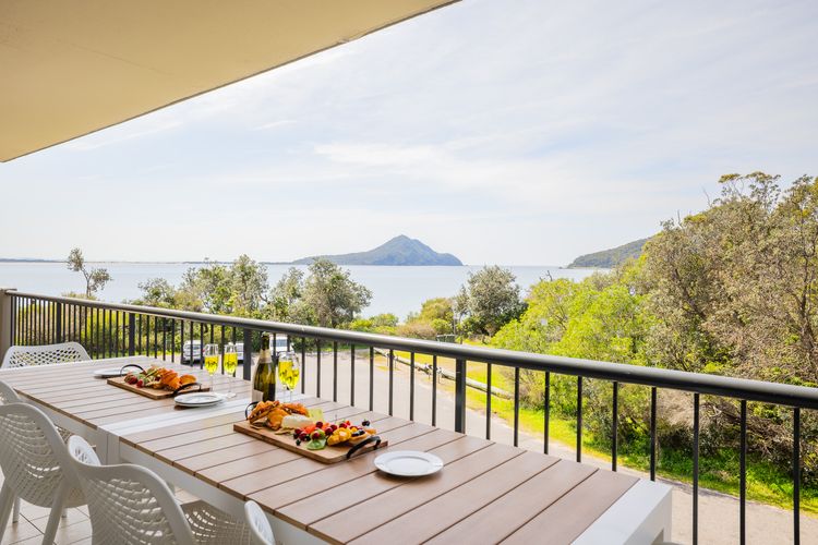 Albacore, 5  12-14 Ondine Close – waterfront, pool, lift & views
