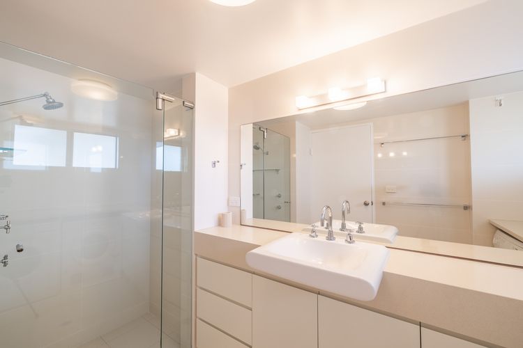 Albacore, 5  12-14 Ondine Close – waterfront, pool, lift & views
