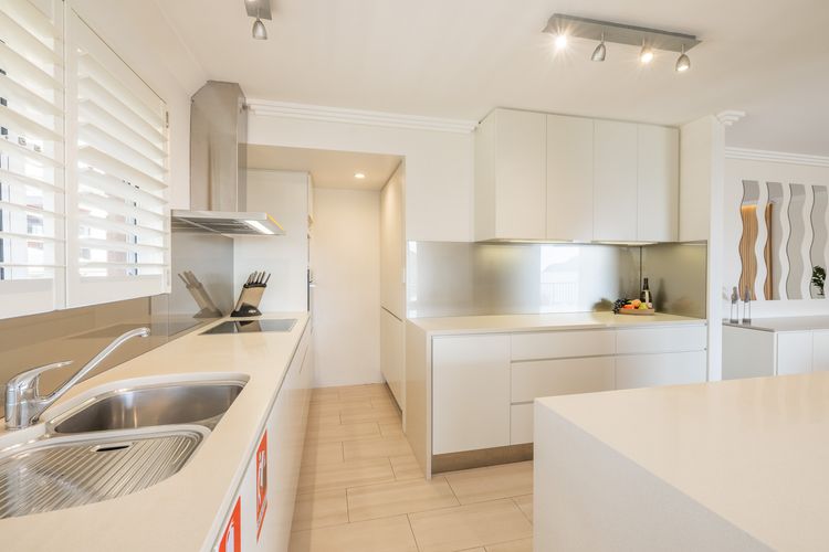 Albacore, 5  12-14 Ondine Close – waterfront, pool, lift & views