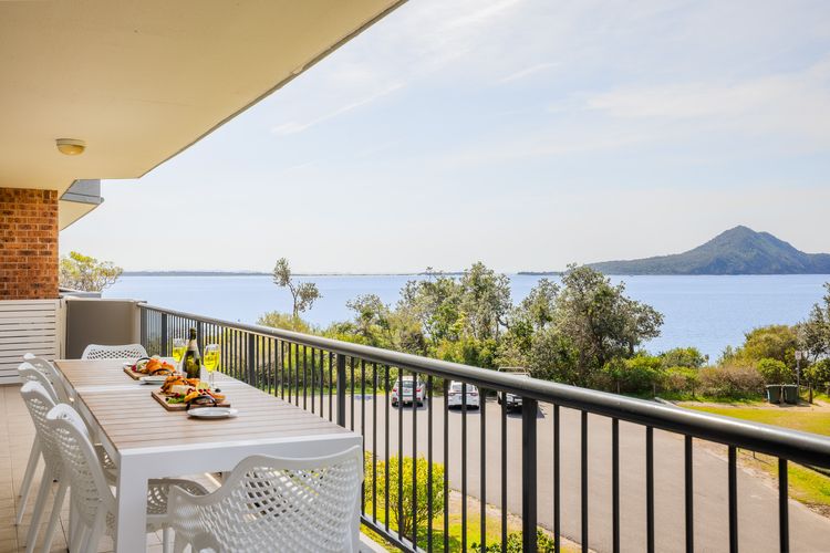 Albacore, 5  12-14 Ondine Close – waterfront, pool, lift & views