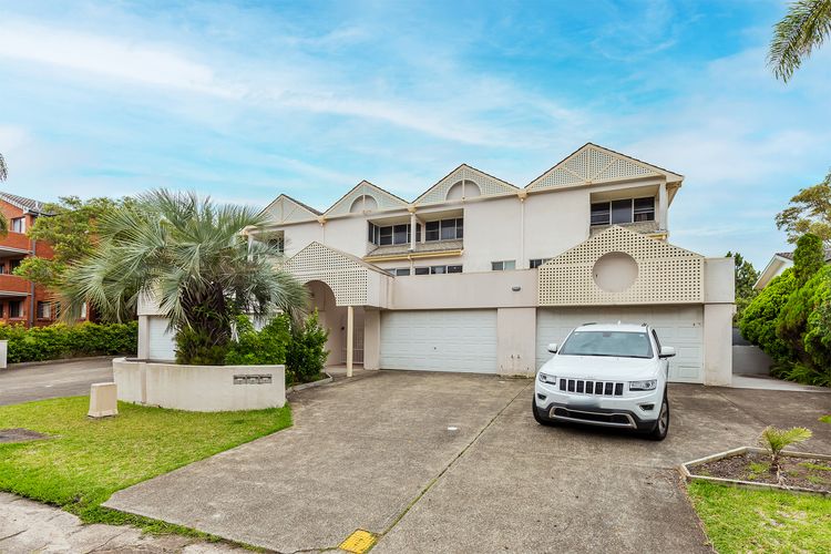 Kristie Court 3, 7 Weatherly Close with air con and close to the beach