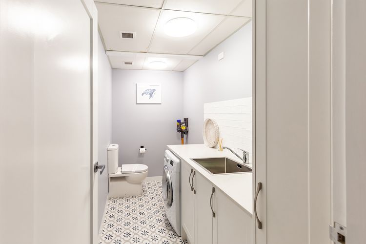 Kristie Court 3, 7 Weatherly Close with air con and close to the beach