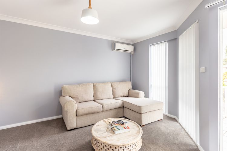 Kristie Court 3, 7 Weatherly Close with air con and close to the beach