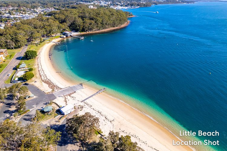 Kristie Court 3, 7 Weatherly Close with air con and close to the beach
