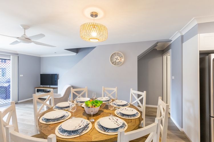 Kristie Court 3, 7 Weatherly Close with air con and close to the beach