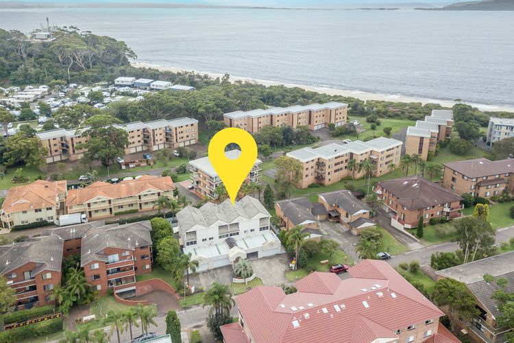 Kristie Court 3, 7 Weatherly Close with air con and close to the beach