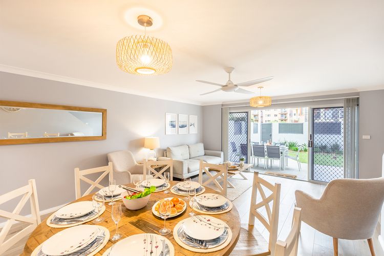Kristie Court 3, 7 Weatherly Close with air con and close to the beach