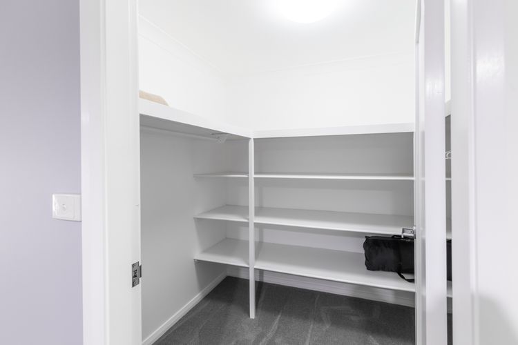 Kristie Court 3, 7 Weatherly Close with air con and close to the beach