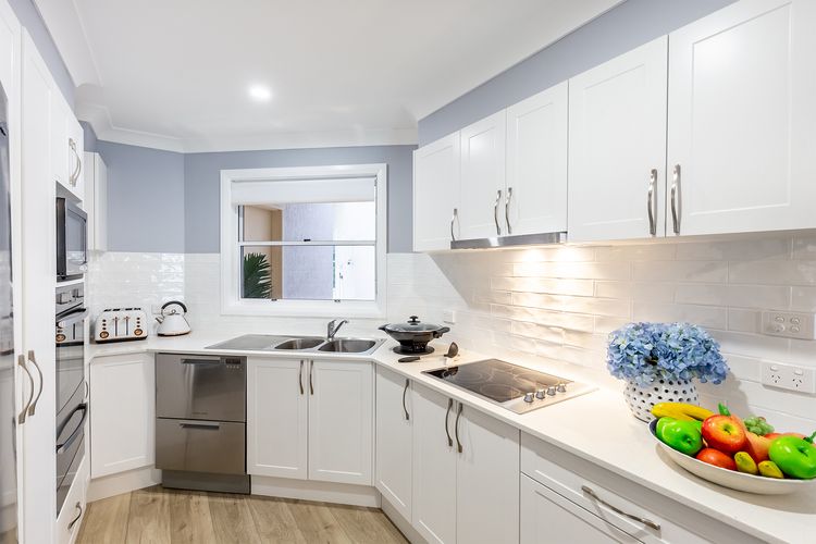 Kristie Court 3, 7 Weatherly Close with air con and close to the beach