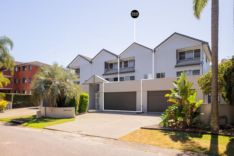 Kristie Court 3, 7 Weatherly Close with air con and close to the beach