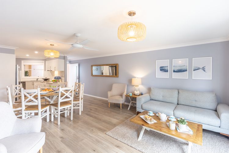 Kristie Court 3, 7 Weatherly Close with air con and close to the beach