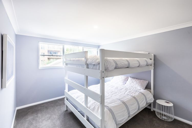 Kristie Court 3, 7 Weatherly Close with air con and close to the beach