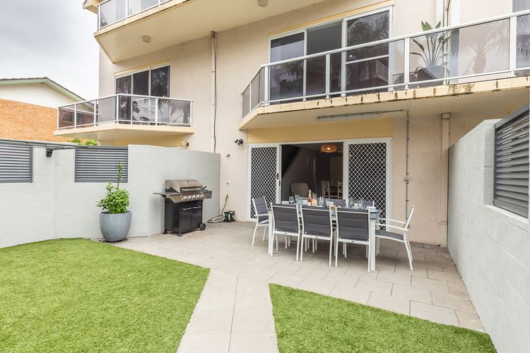 Kristie Court 3, 7 Weatherly Close with air con and close to the beach