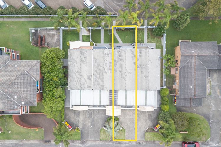Kristie Court 3, 7 Weatherly Close with air con and close to the beach