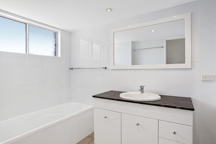 Albacore 6, 12-14 Ondine Close – waterfront, pool, lift & views