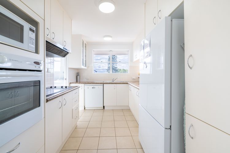 Albacore 6, 12-14 Ondine Close – waterfront, pool, lift & views