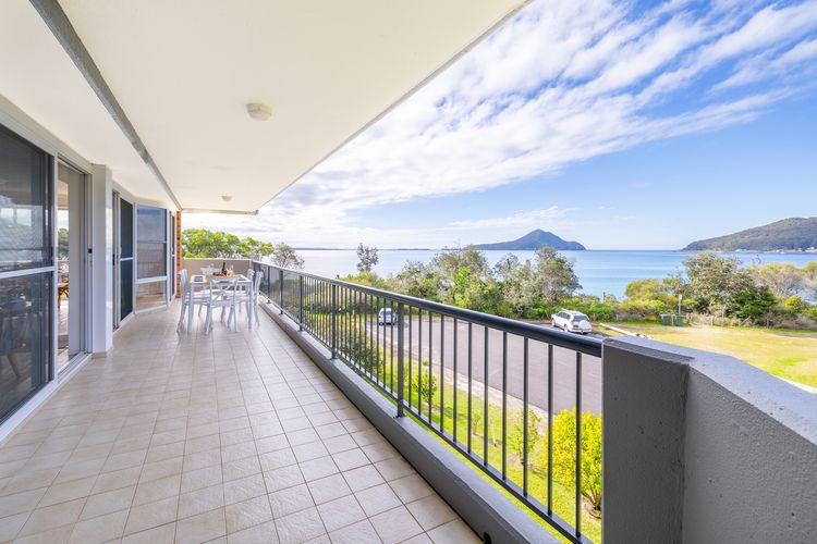 Albacore 6, 12-14 Ondine Close – waterfront, pool, lift & views