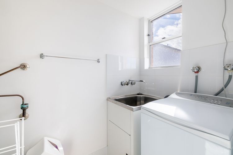 Albacore 6, 12-14 Ondine Close – waterfront, pool, lift & views