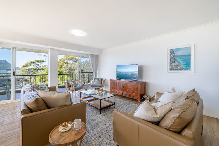 Albacore 6, 12-14 Ondine Close – waterfront, pool, lift & views