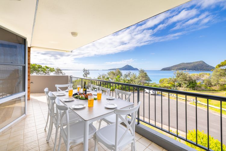 Albacore 6, 12-14 Ondine Close – waterfront, pool, lift & views