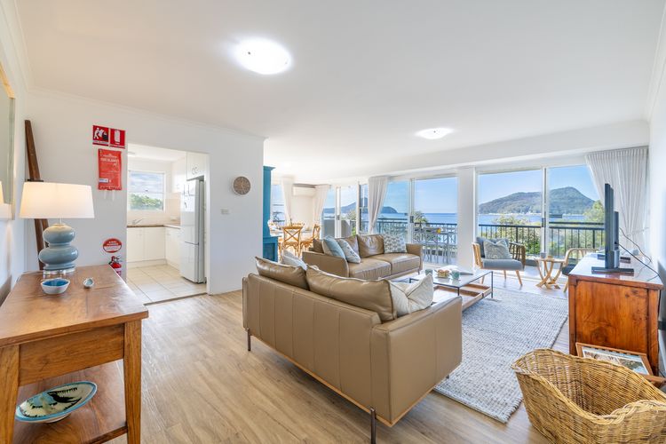 Albacore 6, 12-14 Ondine Close – waterfront, pool, lift & views