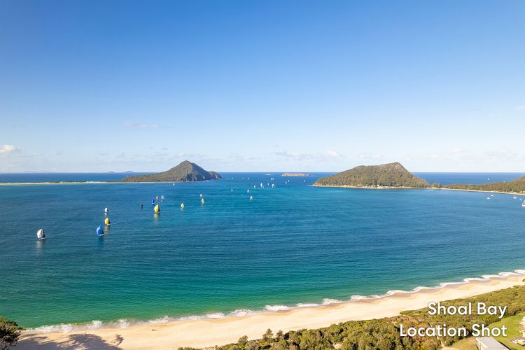 Albacore 6, 12-14 Ondine Close – waterfront, pool, lift & views