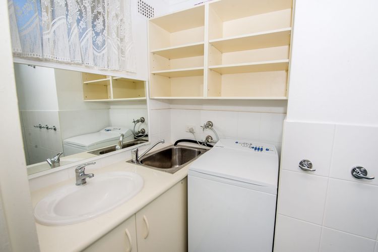 Collendina 15 19 Kurrawa Close water views and wifi