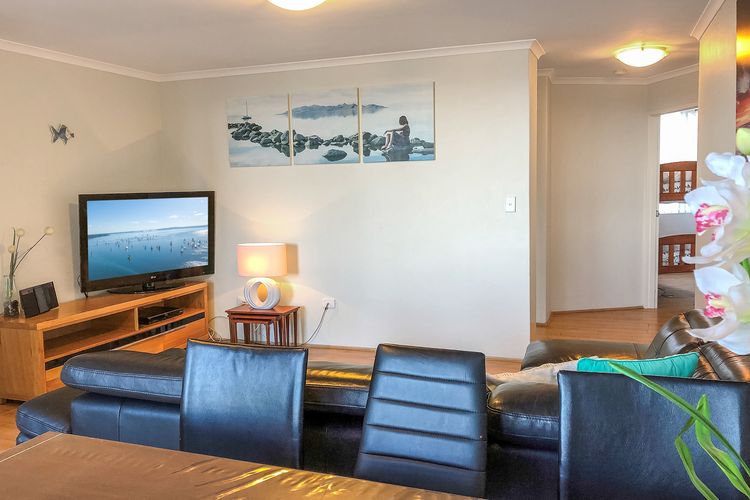The Point 10, 5-7 Mitchell St – stunning water views
