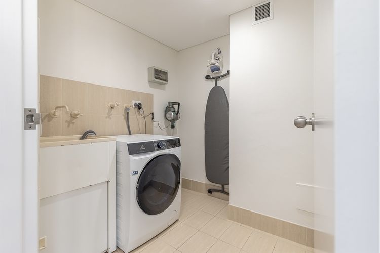 Pelican Sands 2 , 83 Soldiers Point Road – fantastic waterfront unit with pool and air conditioning