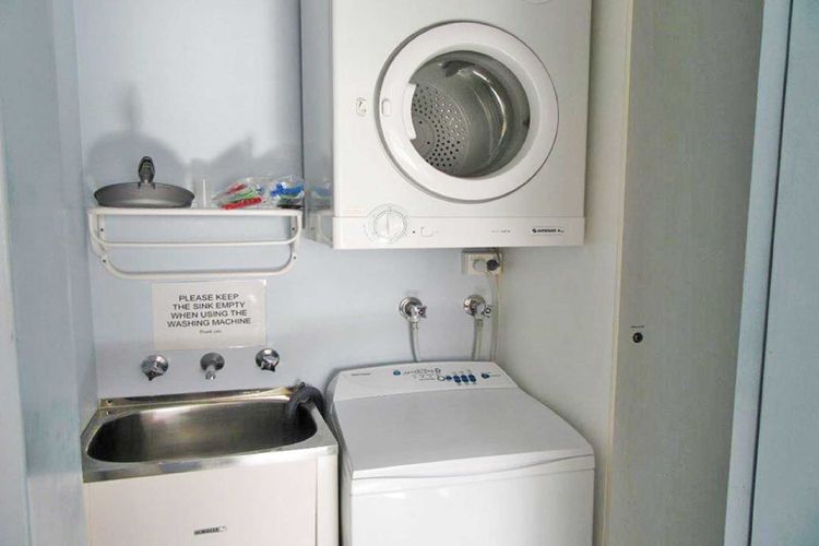 Silvana Court, 11/26 Ajax Avenue – close to the water and clubs