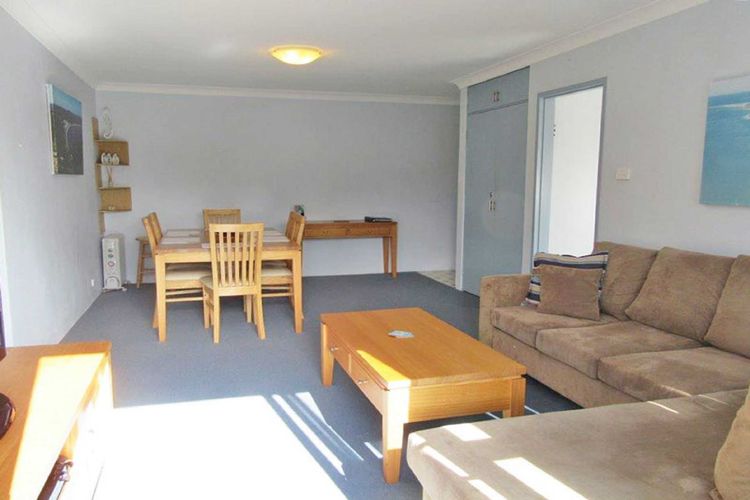 Silvana Court, 11/26 Ajax Avenue – close to the water and clubs