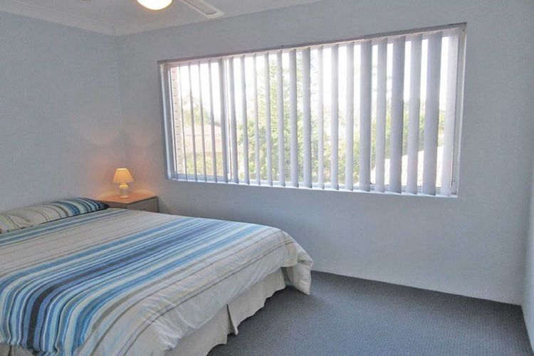 Silvana Court, 11/26 Ajax Avenue – close to the water and clubs