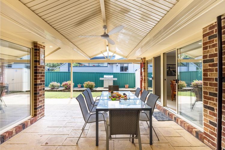 The Bay House, 48 Government Road Shoal Bay– 5 bedroom holiday home with Wi-Fi & Foxtel
