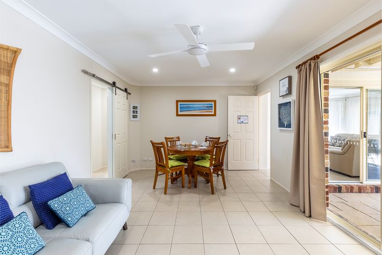 The Bay House, 48 Government Road Shoal Bay– 5 bedroom holiday home with Wi-Fi & Foxtel