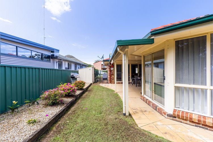 The Bay House, 48 Government Road Shoal Bay– 5 bedroom holiday home with Wi-Fi & Foxtel