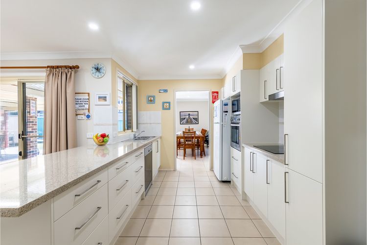 The Bay House, 48 Government Road Shoal Bay– 5 bedroom holiday home with Wi-Fi & Foxtel