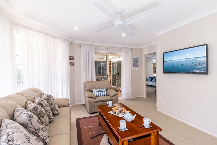 The Bay House, 48 Government Road Shoal Bay– 5 bedroom holiday home with Wi-Fi & Foxtel