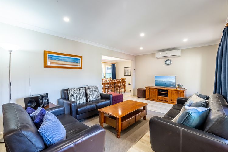 The Bay House, 48 Government Road Shoal Bay– 5 bedroom holiday home with Wi-Fi & Foxtel