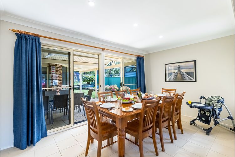 The Bay House, 48 Government Road Shoal Bay– 5 bedroom holiday home with Wi-Fi & Foxtel
