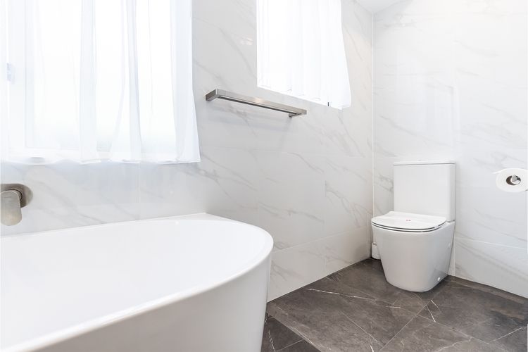 The Bay House, 48 Government Road Shoal Bay– 5 bedroom holiday home with Wi-Fi & Foxtel