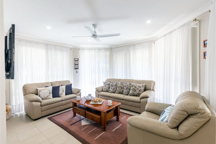 The Bay House, 48 Government Road Shoal Bay– 5 bedroom holiday home with Wi-Fi & Foxtel