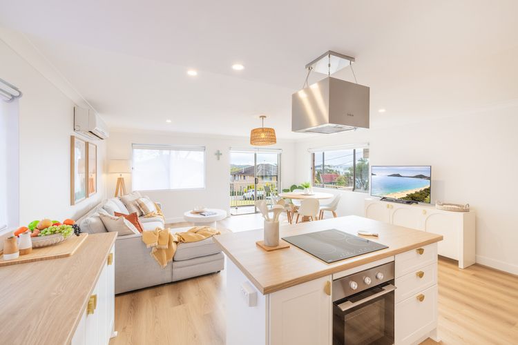 Bay Getaway, 1/65 Ronald Ave – recently renovated unit water views