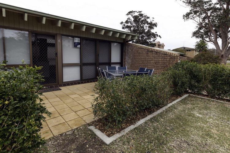 Bay Parklands 4, 2 Gowrie Avenue – pool & tennis court