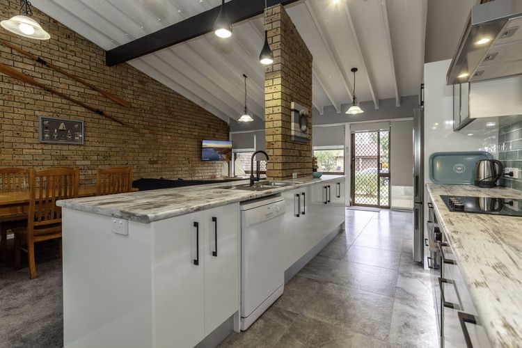 Bay Parklands 4, 2 Gowrie Avenue – pool & tennis court