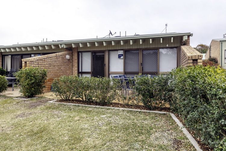 Bay Parklands 4, 2 Gowrie Avenue – pool & tennis court