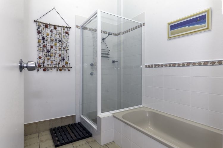 Bay Parklands 4, 2 Gowrie Avenue – pool & tennis court